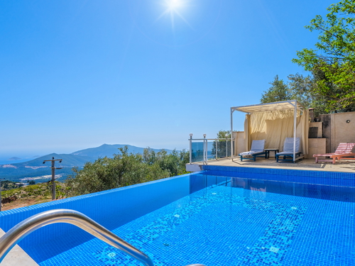  gece  -  Kasım
  | Kalkan Üzümlü'de Çocuk Havuzlu, Deniz Manzaralı 6 Kişilik Villa